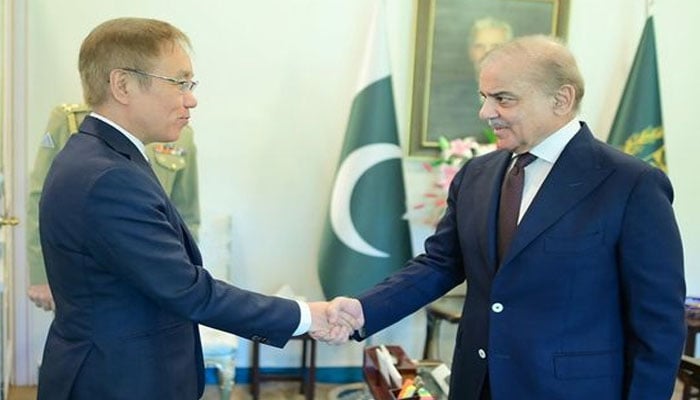 Ambassador of the Republic of Korea Park Kijun shaking hand with Prime Minister of Pakistan Mian Muhammad Shahbaz Shareef.—Facebbok@GovtofPakistan/File