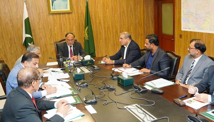 Planning and development minister Ahsan Iqbal addressing the participants about the plan for short-term training of 1,000 agriculture professionals on October 23,2024.—Facebook@PlanComPakistan