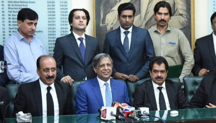 Law Minister Azam Nazeer Tarar addresses a press conference after inaugurating the Directorate of Legal Education at the Pakistan Bar Council (PBC) office at the Supreme Court in Islamabad. — PID/file