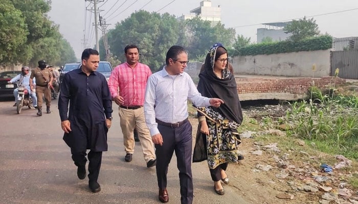 DC Syed Musa Raza visits in different areas of Lahore to assess cleanliness conditions and administrative measures on October 23,2024. — Facebook@dclahoreofficial