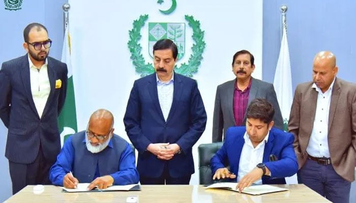 Mr. Raheel Abbas, Director of Operations at Transparent Hands, and Dr Javed, Medical Director of Pakistan Bait ul Mal Signing MoU. — transparenthands.org/File