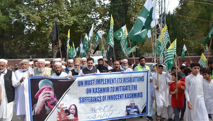 Deputy Commissioner Bajaur Shahid Ali Khan (centre) with others holds banners in a rally to mark “Kashmir Solidarity Day” and express solidarity with Kashmiris in Bajaur on October 27, 2024. — Facebook@dcbajaur1