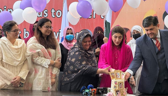 (from right to left) Prosecutor General Punjab, Syed Farhad Ali Shah, as a chief guest and Hina Parvez Butt, Chairperson of Punjab Women Protection Authority cut a cake to celebrate Chief Minister Maryam Nawaz’s birthday organised by the PWPA on October 28, 2024. — Facebook@/PWPA.Gov