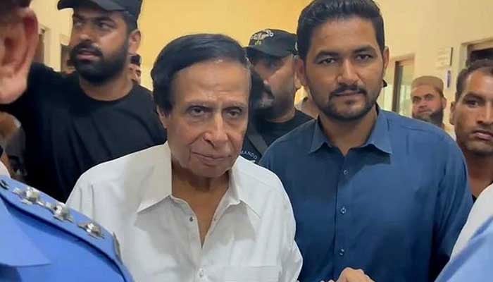 Former CM Punjab Parvez Elahi is being brought to an Anti-Terrorism Court (ATC) in Islamabad on September 6, 2023, in this still taken from a video. — YouTube@GeoNewsofficial