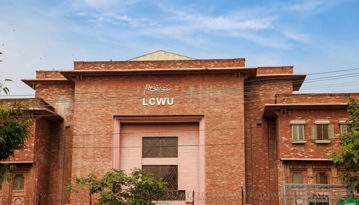 This image shows the Lahore College for Women University (LCWU) building. — lcwu.edu.pk/file