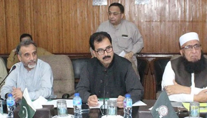 Sarhad Chamber of Commerce and Industry president Fazal Moqeem Khan (centre) looks right during a meeting on October 11, 2024. — Facebook@scci.peshawar