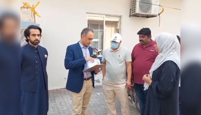 Lahore Commissioner Zaid bin Maqsood (2nd left) reviews the ongoing anti-polio campaign in Lahore on October 30, 2024. — Screengrab via Facebook@commissionerlahoredivision