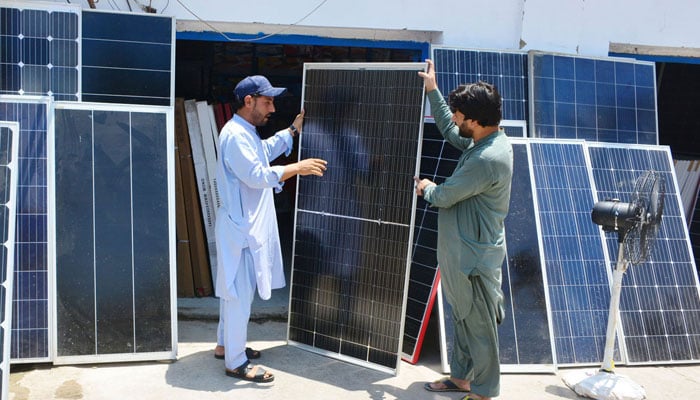 A customer purchasing solar panel from a vendor at the Station Road, Hyderabad on May 14, 2024.  — APP