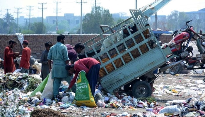 Representational image shows people searching and collecting recycled items from a heap of garbage in Faisalabad on March 27, 2024. — APP