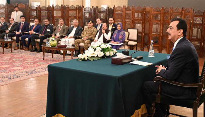 Acting President Syed Yousuf Raza Gillani speaks with a delegation of the participants of the 36th Senior Management Course (SMC) from the National Institute of Public Administration (NIPA), Karachi at Aiwan-e-Sadr on November 1, 2024. — APP