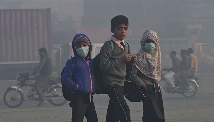 Pollution level in Lahore 40 times above WHO limit