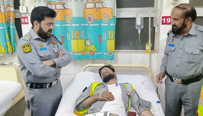 Chief Traffic Officer (CTO) Islamabad, Muhammad Sarfraz Virk (left) visits Polyclinic to check on injured officer on November 2, 2024. — Facebook@islamabadpolice