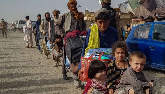 Afghan nationals queue up at the Pakistan-Afghanistan border crossing point in Chaman on August 17, 2021. — AFP