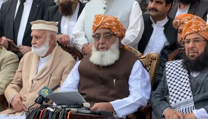 JUI-F supremo Maulana Fazlur Rehman (centre) addresses the press conference in Islamabad  — Facebook/@MoulanaOfficial/file