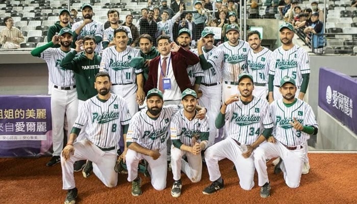 pakistani baseball team posing for photo. — TheNews/Faizan Lakhani