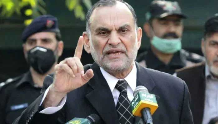 Former senator and Pakistan Tehreek-e-Insaf (PTI) leader, Azam Swati addresses a press conference. — PID/File