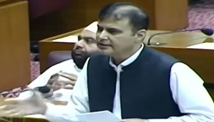 Pakistan Tehreek-e-Insaf (PTI) MNA Khawaja Sheraz Mehmood delivering a speech in the National Assembly of Pakistan. — Screengrab via Youtube@PTIOfficialPK/file