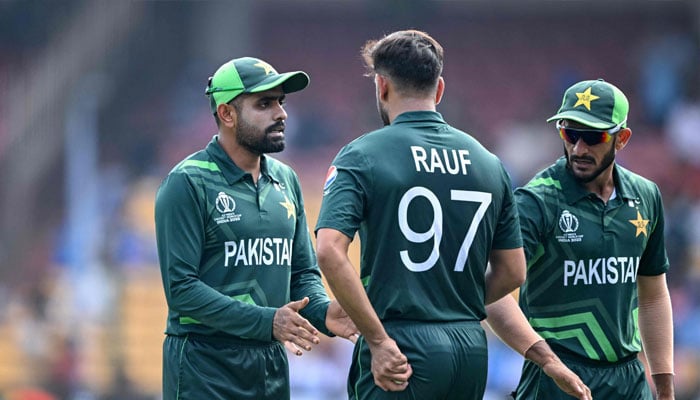 Pakistan´s captain Babar Azam (left) talks with his teammate Haris Rauf (C). — AFP/File