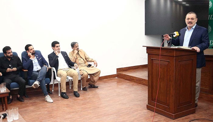 Sindh Senior Minister Sharjeel Inam Memon  speaks with a delegation of journalists from Islamabad at SID premises in Karachi on November 7, 2024. — PPI