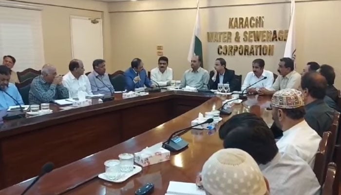 Karachi Mayor Barrister Murtaza Wahab (centre) in a meeting with a PSM delegation at the Chairman Secretariat Karsaz on November 7, 2024. — Screengrab via Facebook@KWSCOFFICIAL