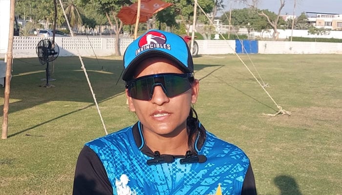 Pakistan woman cricketer Iram Javed speaks to journalists in Karachi, November 08, 2024. — Reporter