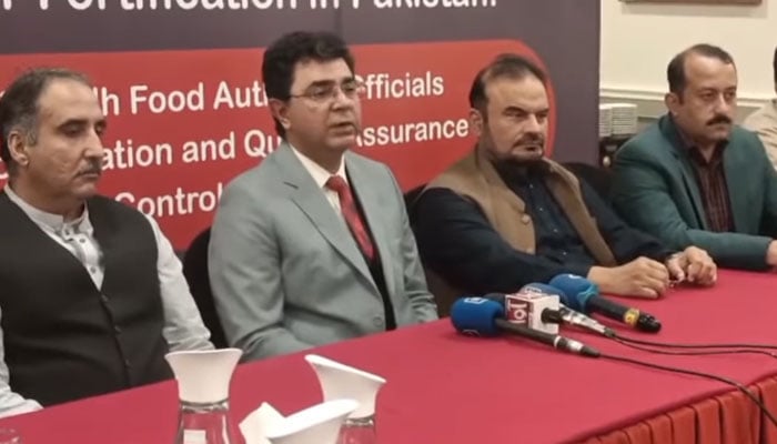 SFA Director General Muzamil Hussain Halepoto (2nd left) speaks to media persons during a training session on November 8, 2024. — Screengrab via Facebook@SindhFood