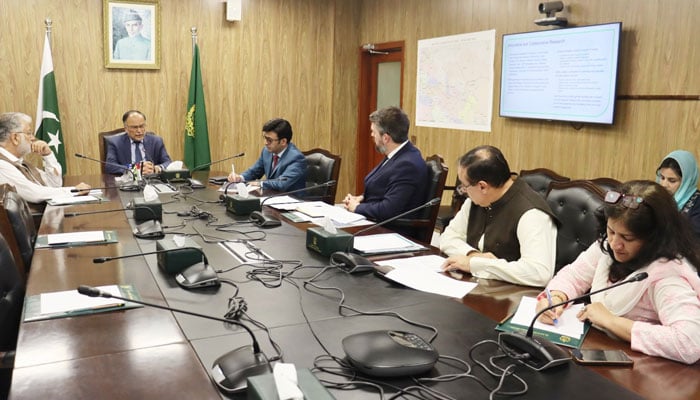 Minister for Planning, Development and Special Initiatives Ahsan Iqbal chairs a meeting on the Framework for Processing Concept Proposals for New Projects under the Pakistan-UK Education Gateway Phase II on November 8, 2024. — Facebook@PlanComPakistan