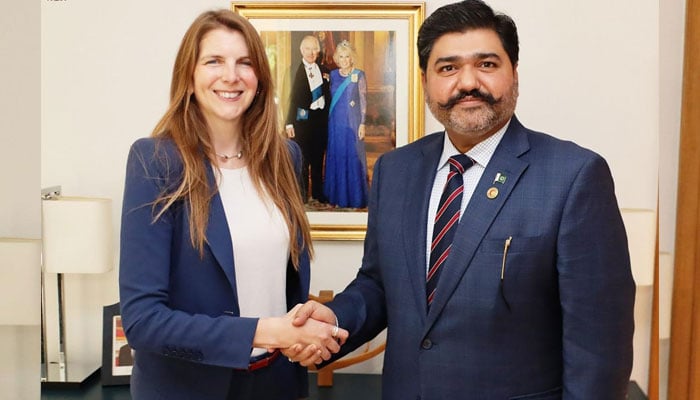 Chairman Pakistan Red Crescent Society (PRCS), Sardar Shahid Ahmed Laghari (right) shakes hands with  with Jane Marriott, British High Commissioner (BHC) to Pakistan, at the United Kingdom Embassy on November 8, 2024. — INP