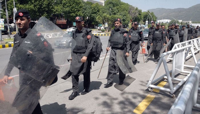 Representational image shows a large number of the personnel of Frontier Constabulary (FC) are taking position outside Supreme Court on May 14, 2023. — Online