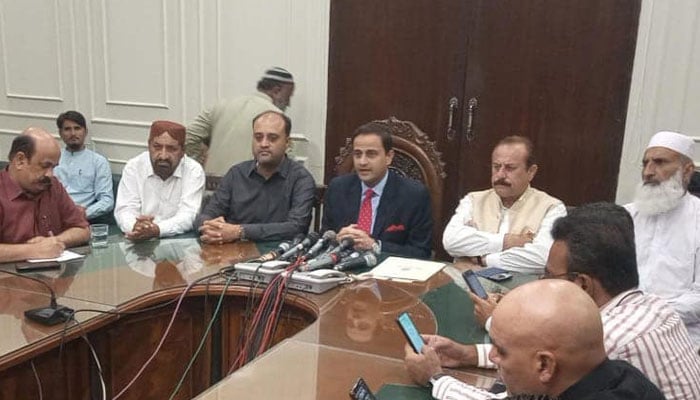 Karachi Mayor Barrister Murtaza Wahab (centre) speaks in a meeting on November 5, 2024. — Facebook@KmcPakistan