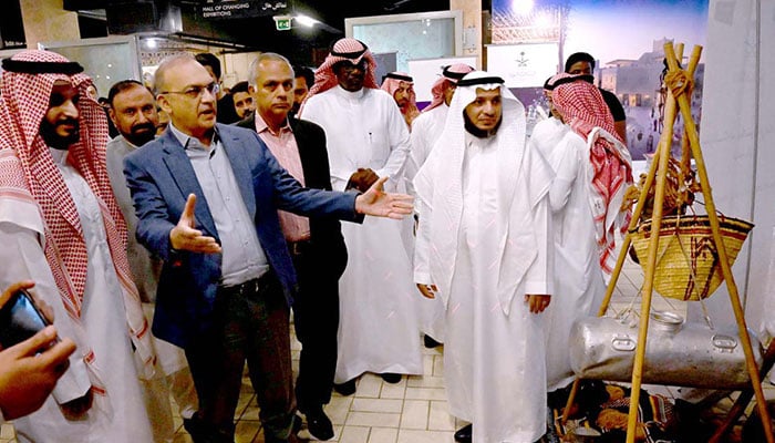 Secretary of the National Heritage and Culture Division, Hassan Nasir Jamy, visit on the Saudi Arabia Embassy stall during the opening ceremony of the Annual Ten-Day Folk Festival Lok Mela at Lok Virsa in the federal capital. —  APP/File