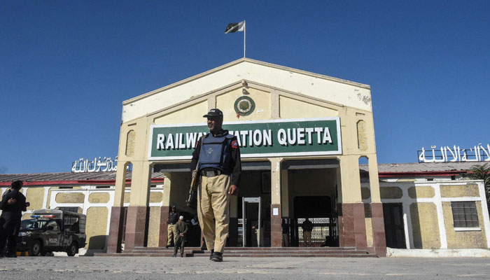 A policeman stands guard outside a railway station, a day after an explosion allegedly by Pakistani separatists in Quetta, in Pakistans Balochistan province, on November 10, 2024. — AFP