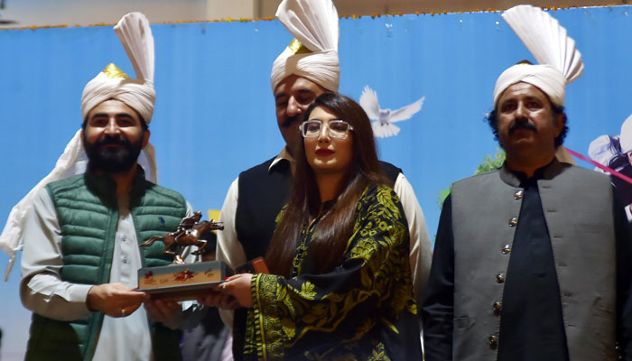 Minister Sports Khyber Pakhtunkhwa Fakhar E Jehan Khan presents a shield to a winner during the closing ceremony of Horse and Cattle Show organized by Sports Board Khyber Pakhtunkhwa at Colonel Sher Khan Shaheed Stadium on November 11, 2024. — INP