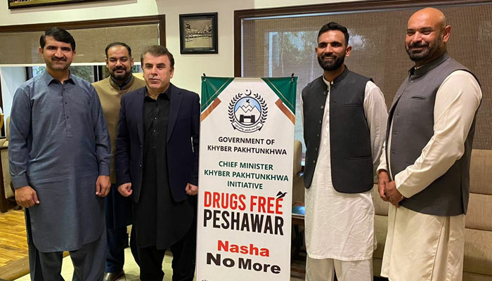 National cricket icon Fakhar Zaman (2nd right) poses for a photo with Commissioner Peshawar Division Riaz Khan Mahsud (3rd left) after a meeting at the commissioner’s office on November 11, 2024. — Facebook@CommissionerPeshawarDivisionPeshawar