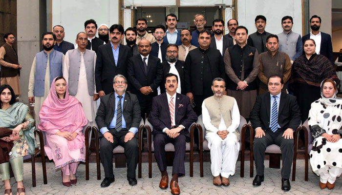 Chairman Senate Syed Yousaf Raza Gilani (centre) in a group photo with the participants of 10th Annual National Parliamentary Development Course at the Pakistan Institute for Parliamentary Services (PIPS)on November 11, 2024. — INP