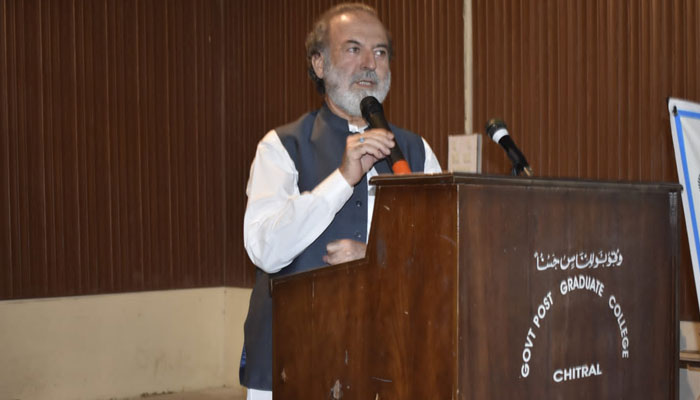 Khyber Pakhtunkhwa Ombudsman Syed Jamaluddin Shah addresses an event. — KP Ombudsman website/File