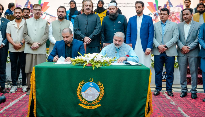 A memorandum of understanding (MoU) is being signed between the Higher Education Department of Khyber Pakhtunkhwa and the Zalmi Foundation on November 12, 2024. — Facebook@zalmifoundation