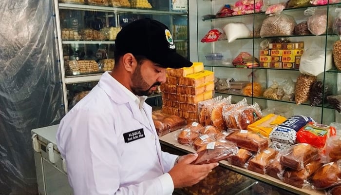 Officials of Khyber Pakhtunkhwa Food Safety & Halaal Food Authority inspecting standard and substandard food items seen in this image released on September 21, 2024. — Facebook@KPFoodAuthority