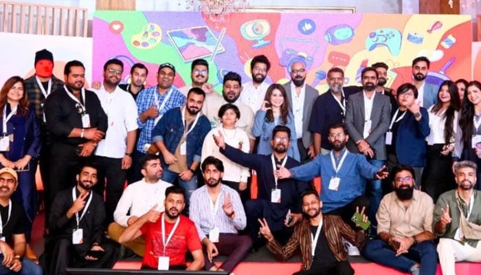 A group photo at Metas Creators Connect event that brought together Pakistans top creators in Karachi on November 13, 2024.— Instagram@somethinghauteofficial