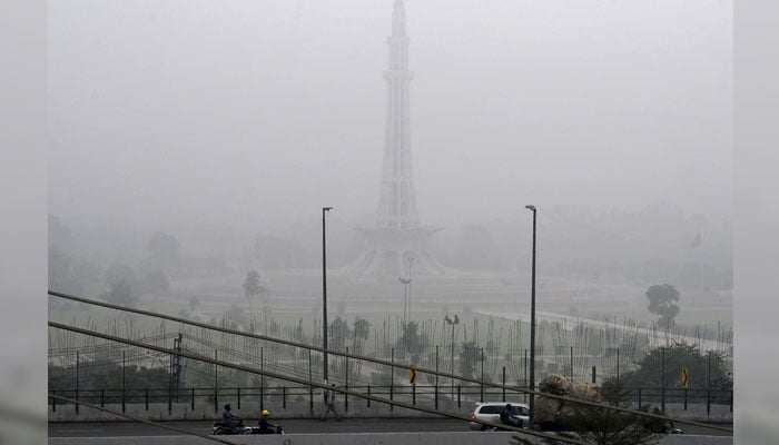 Minar-e-Pakistan is seen engulfed in smog in Lahore on November 13, 2024. — AFP