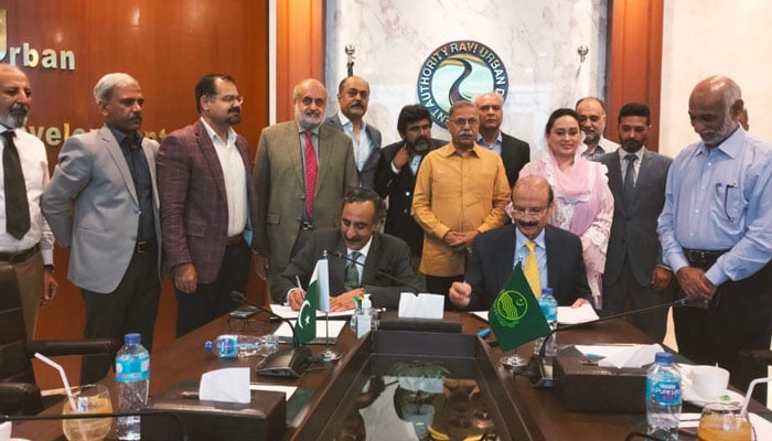 A MOU signing ceremony between Walled City of Lahore Authority (WCLA) and the Ravi Urban Development Authority (RUDA) on November 13, 2024. — Facebook@WCLAuthority