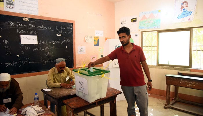 Voters cast their votes at a polling station during Local Bodies Election in Karachi on November 14, 2024. — PPI