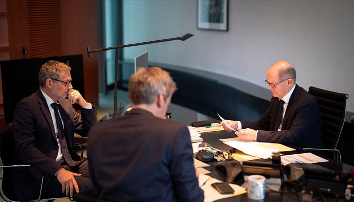 German Chancellor Olaf Scholz (right) talks to Russian President Vladimir Putin on the phone as foreign and security policy advisor Jens Ploetner and government spokespokesman Steffen Hebestreit look on in Berlin, Germany.— Reuters