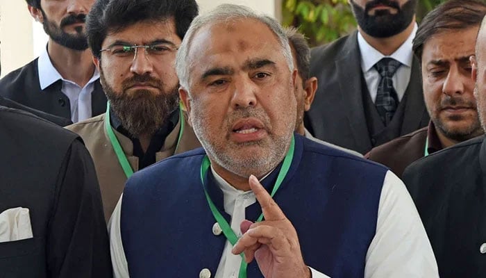 Pakistan Tehreek-e-Insaf’s (PTI) senior leader and former NA speaker Asad Qaiser talking to media at outside the Supreme Court in Islamabad. — Online/File