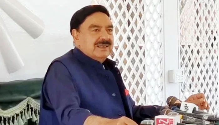 Awami Muslim League (AML) chief Sheikh Rashid Ahmed Sheikh Rashid speaks to media in Islamabad. — APP/ file