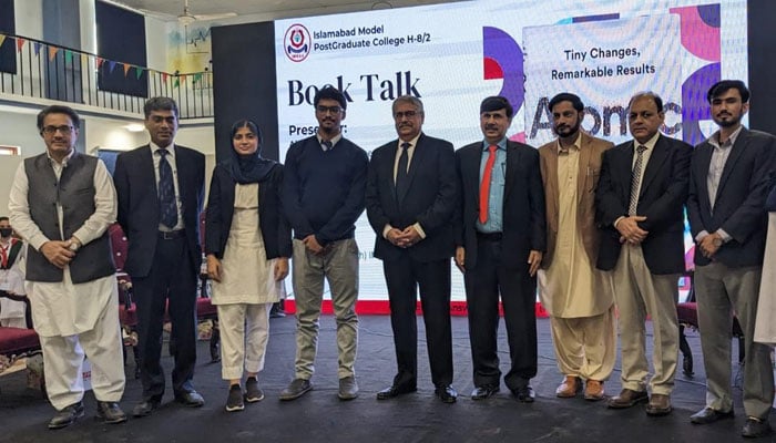 Supreme Court Justice Athar Minallah (centre) in a group photo at a book review session hosted by the Next Generation Pakistan Learning Festival 2024 on November 17, 2024. — Facebook@mofept