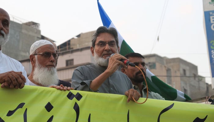 Jamaat-e-Islami (JI) Ieader Saifuddin advocate addresses the protestors in Karachi on November 17, 2024. — Fcaebook@Khijamaat