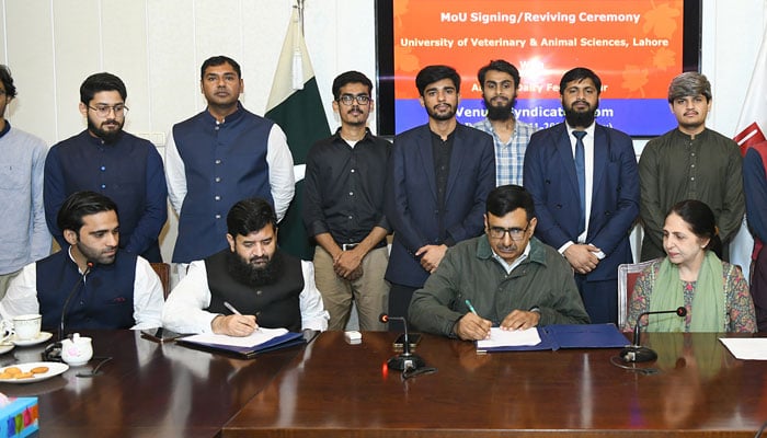 A MOU signing ceremony between the UVAS and a dairy feed company at UVAS on November 18, 2024. — Facebook@UVAS.Pakistan