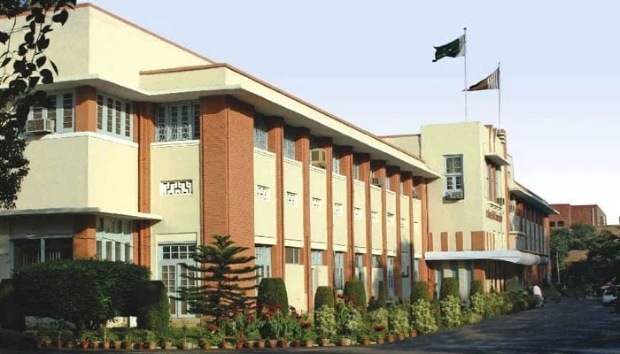 UET Peshawar functioning without VC