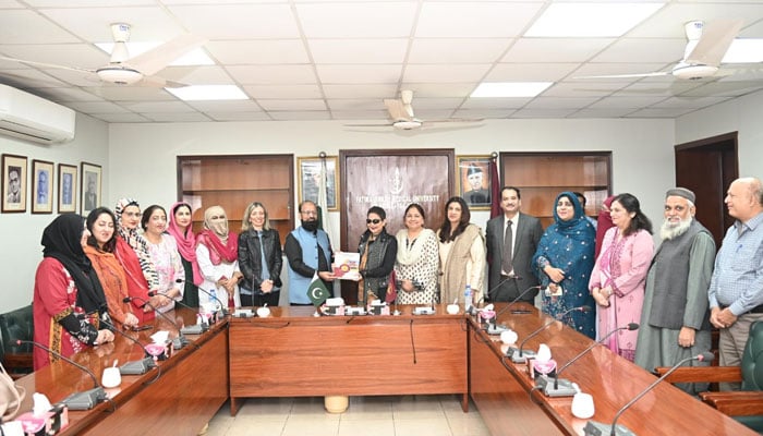 FJMU Vice Chancellor Prof Dr Khalid Masood Gondal distributes a certificate to a participant during an international awareness seminar on cancer diagnosis and treatment at FJMU on November 19, 2024. — Facebook@fjmuofficial